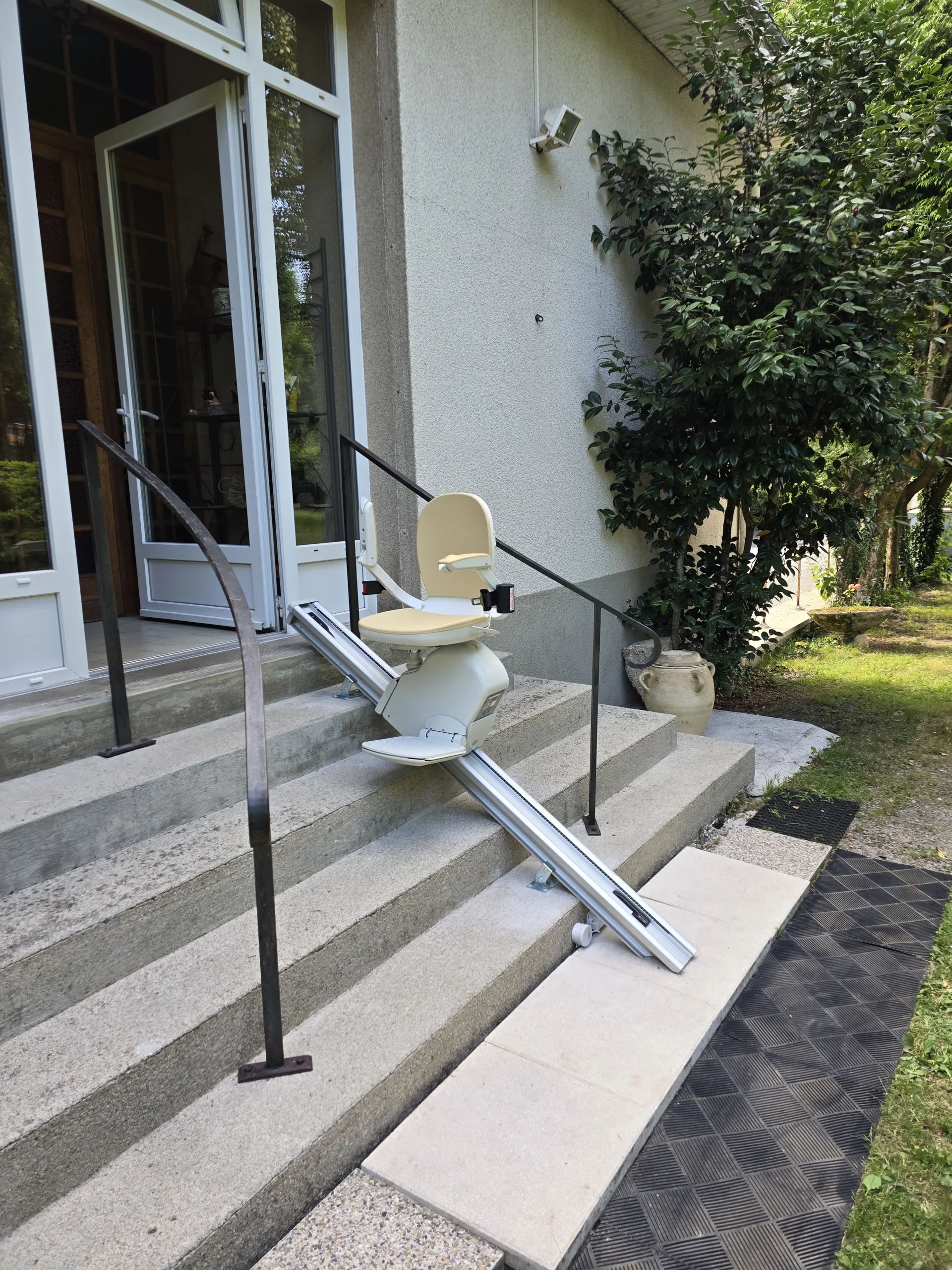 Monte escalier extérieur saint junien Monte escalier saint junien