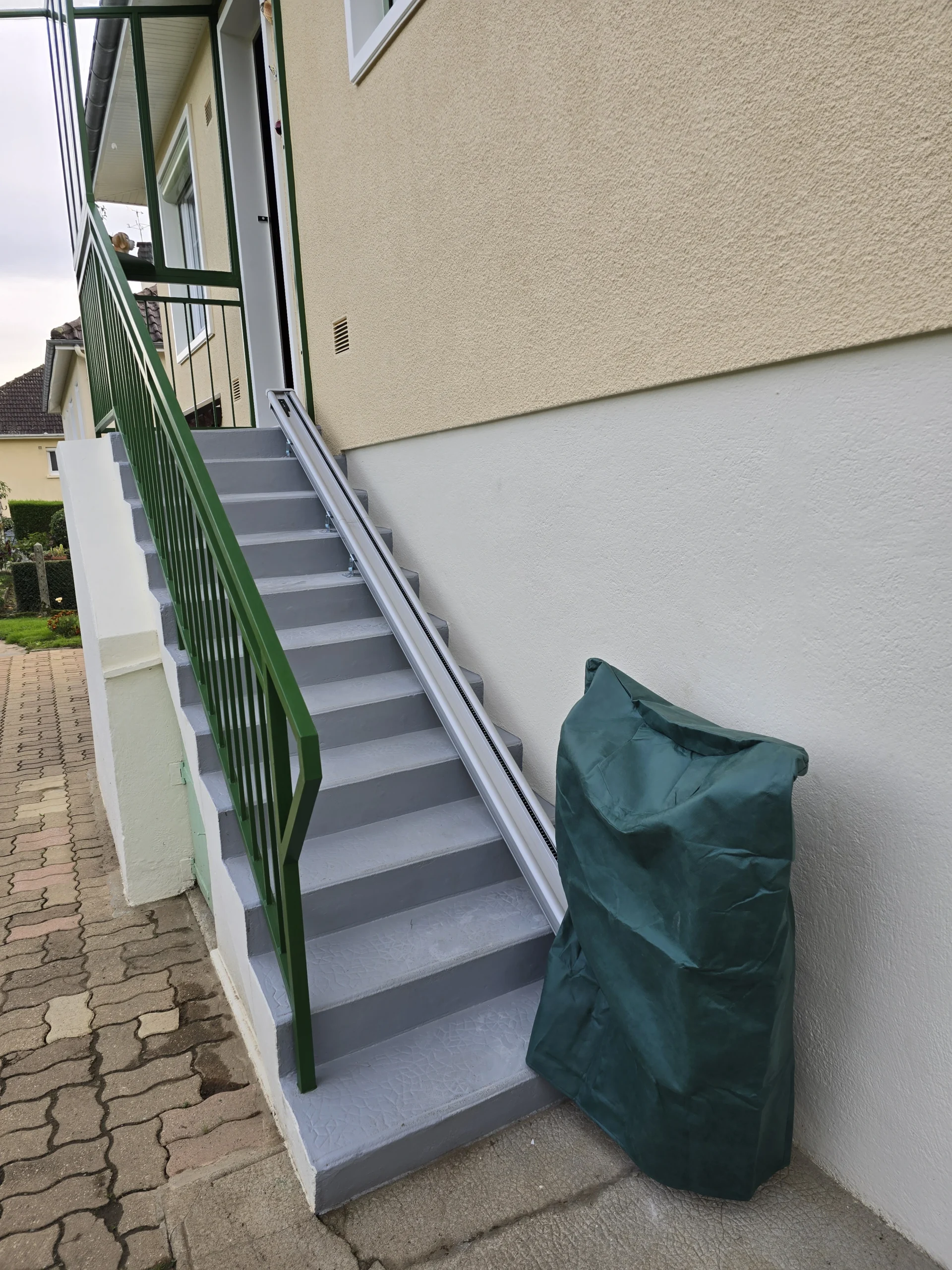 monte escalier Rochechouart monte escalier Rochechouart