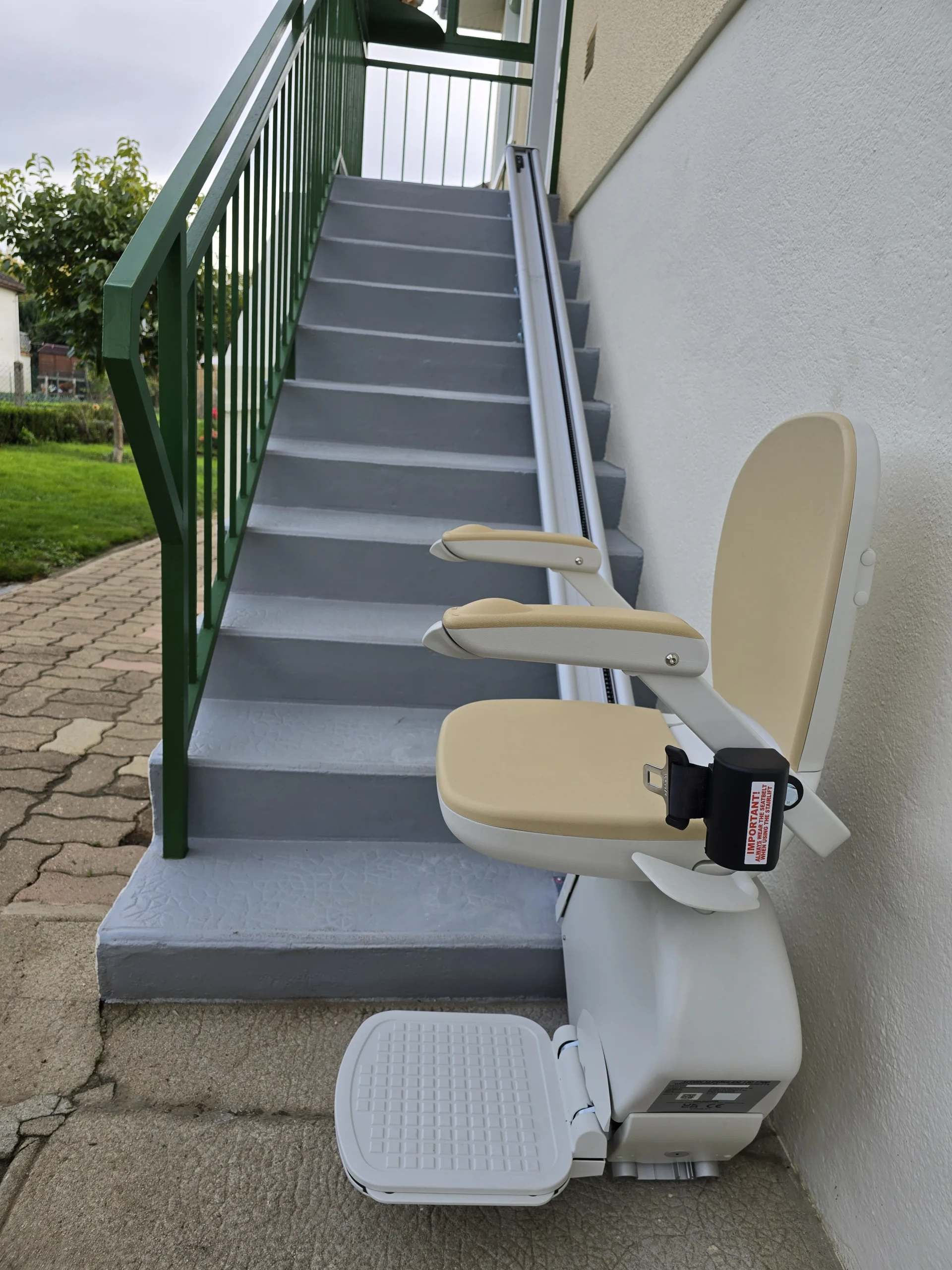 monte escalier Rochechouart monte escalier Rochechouart